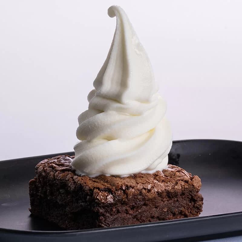 BROWNIE CON HELADO